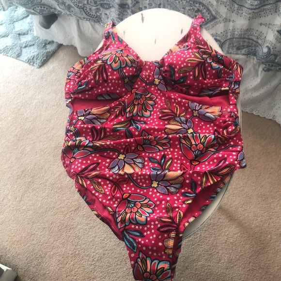 NWOT Tabatha Brown for Target Floral Print One Piece Swimsuit w/ Front Cut Out. - Picture 4 of 11